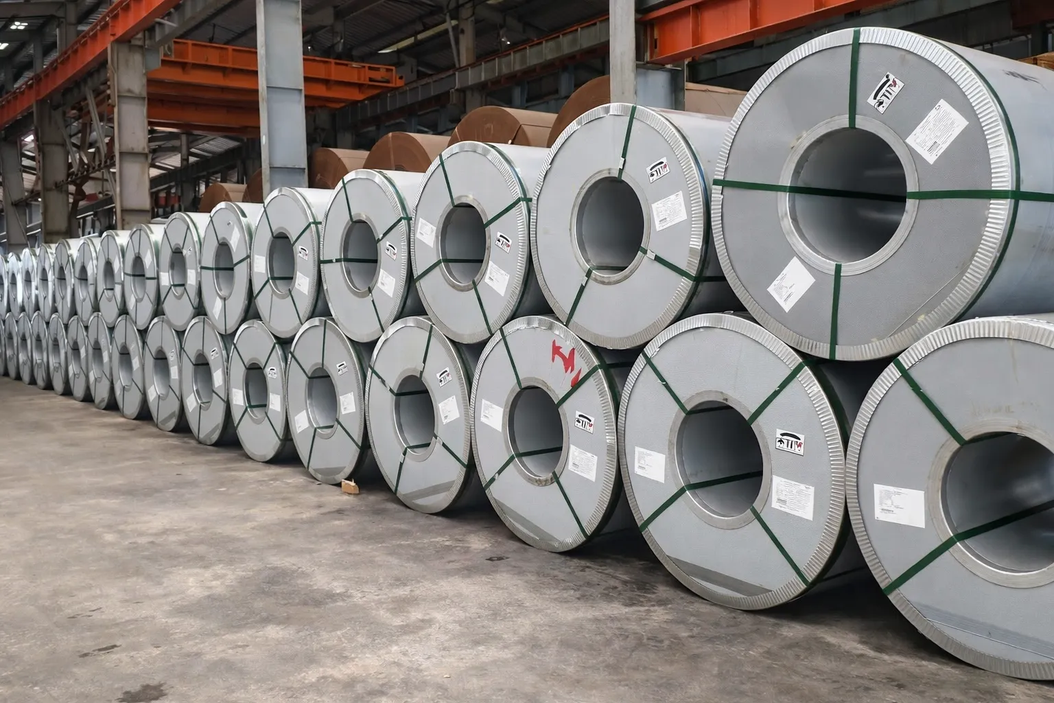 Dịch vụ gia công tôn khổ lớn theo yêu cầu: Giải pháp tối ưu cho công trình hiện đại